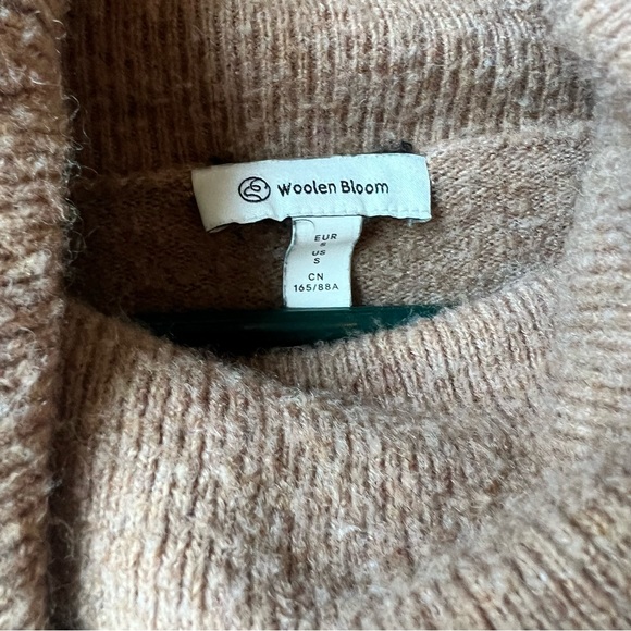 Woolen Bloom cowl neck camel sweater s - Picture 2 of 4